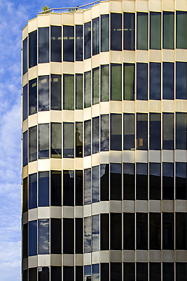 포토 JPG 해외이미지 모양 디자인 외관 산업 선 벽 백그라운드 컨셉 패턴 곡선 비즈니스 건축양식 창문 유리 하늘 지붕 추상 미래 새로움 프레임 사람없음 건물 금융 경제 파란색 도시풍경 사무실 반사 금속 고층빌딩 도시 재산 묘사 질감 상업 개발 경영 철강 해외202004 해외포토 건축물 건축 컬러 무늬 재질 풍경 빌딩 파일형식 이미지허브