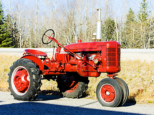 포토 JPG 해외이미지 1 외관 교통수단 북아메리카 농업 사람없음 야외 빨간색 미국 기계 시골 트랙터 밭일 해외202004 해외포토 산업 컬러 교통 아메리카 농기계 특수차량 파일형식 이미지허브