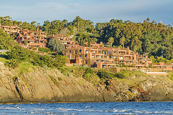 포토 JPG 해외이미지 바다 여행 백그라운드 교실 하늘 호텔 휴가 아파트 파노라마 풍경 사람없음 여름 파란색 고급 우아함 언덕 우루과이 해외202004 해외포토 계절 교육 컬러 컨셉 학교 숙소 주택 촬영기법 남아메리카 파일형식 이미지허브