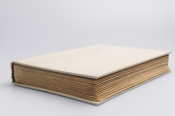 포토 JPG 해외이미지 종이 백그라운드 패턴 날씨 사람없음 옆모습 책 노란색 손상 골동품 덮개 흰색 직물 업무 발표 날짜 인쇄 크림 보따리 심플 페이지 양장본 문제 고립 구식 깨짐 블러 쉬운 옛날 미니멀리스트 해외202004 해외포토 뷰포인트 컬러 컨셉 무늬 뚜껑 작업 파일형식 이미지허브