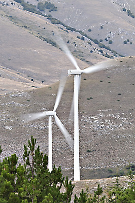 포토 JPG 해외이미지 구름 날개 모션 자연 하늘 바람 풍경 사람없음 초록색 파란색 빛 환경 금속 힘 재활용 풍차 발전기 에너지 흰색 칼날 분위기 목표 생태계 역동적 프로펠러 순환 연료 유지 방앗간 개발 생태학 지원 해외202004 해외포토 자연요소 교육 컬러 컨셉 재질 날씨 발전소 친환경 파일형식 이미지허브
