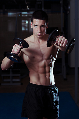 포토 JPG 해외이미지 백인 라이프스타일 남자 스포츠 포즈 청소년 실내 건강 한명 사람 신체부위 10대 운동 힘 권투 아령 웨이트트레이닝 보디빌딩 충돌 싸움 근육질 복근 그루밍족 해외202004 해외포토 서양인 1 모션 근육 내부 생활 뷰티 헬스 격투기 몸매 파일형식 이미지허브