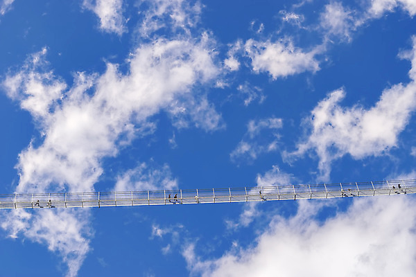 포토 JPG 해외이미지 구름 종교 밧줄 여행 컨셉 십자가 하늘 사람없음 파란색 산책 하이킹 코드 연결 접속 아치 슛 천국 넘어짐 수목 해외202004 해외포토 자연요소 줄 컬러 모션 레저 휴식 파일형식 이미지허브