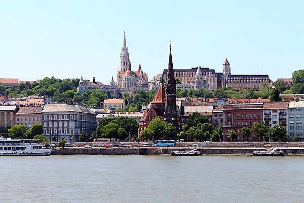 포토 JPG 해외이미지 유럽 사람없음 강 교회 보트 낚시꾼 헝가리 다뉴브강 부다페스트 해외202004 해외포토 나라 배_교통 종교건축 건물 동유럽 파일형식 이미지허브