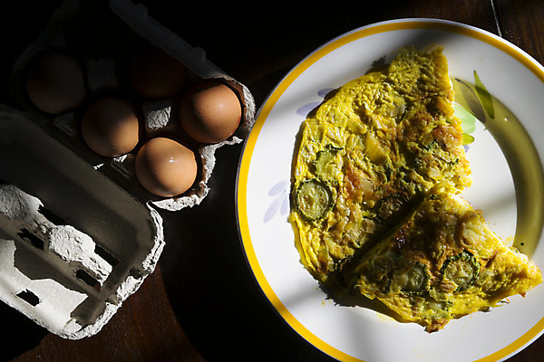 포토 JPG 해외이미지 그림자 사람없음 옆모습 빛 계란 신선 오믈렛 효과 해외202004 해외포토 뷰포인트 알 계란요리 파일형식 이미지허브