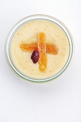 포토 JPG 해외이미지 실내 사람없음 한개 흰배경 푸딩 건과일 해외202004 해외포토 1 백그라운드 과일 디저트 건조 내부 흰색 파일형식 이미지허브