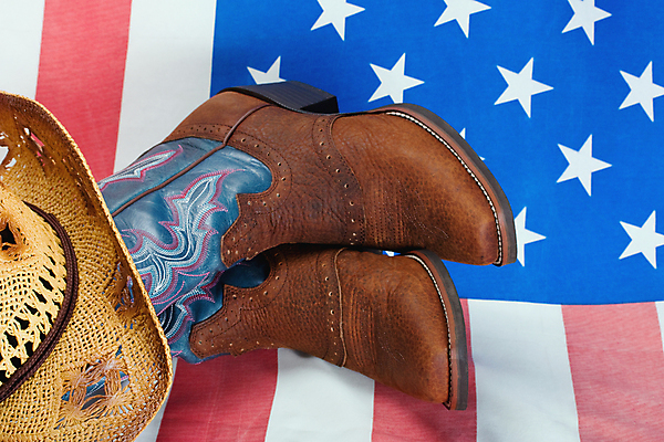 포토 JPG 해외이미지 전통 배너 옷 여자 별 여행 백그라운드 신발 패턴 프레임 부츠 사람없음 장식 빨간색 파란색 갈색 유행 미국 목장 줄무늬 깃발 카우보이 가죽 심볼 피부 영웅 밀짚 애국심 로데오 7월 독립 서쪽 옛날 전국 해외202004 해외포토 자연요소 컬러 북아메리카 무늬 사람 신체부위 날짜 짚 방향 파일형식 이미지허브