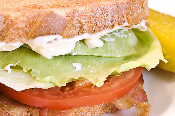 포토 JPG 해외이미지 음식 빵 조각 잎 다이어트 토마토 샌드위치 건강 육류 돼지고기 사람없음 빨간색 초록색 갈색 쌓기 식사 저녁식사 껍질 흰색 신선 고명 닫기 상추 먹기 토스트 베이컨 칼로리 층 마요네즈 점심식사 해외202004 해외포토 식물 컬러 채소 식재료 모션 소스_음식 파일형식 이미지허브