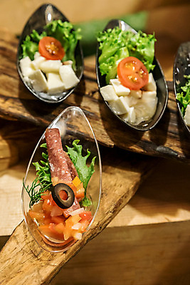 포토 JPG 해외이미지 접시 음식 빵 조각 백그라운드 채소 손가락 탁자 치즈 샌드위치 어류 요리 사람없음 파티 요식업 식당 식사 저녁식사 추위 신선 막대기 맛 아침식사 바게트 작음 참치 카나페 햄 연어 뷔페 타파스 해외202004 해외포토 식기 손 산업 가구 컨셉 유제품 서양음식 육류 이벤트 상점 수중동물 애피타이저 크기 파일형식 이미지허브