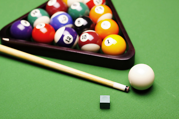 포토 JPG 해외이미지 스포츠 공 탁자 사람없음 초록색 숫자 게임 8 당구 클럽 신호 해외202004 해외포토 문자 컬러 가구 놀이 구기 파일형식 이미지허브