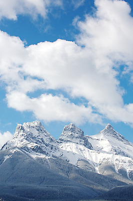 포토 JPG 해외이미지 구름 캐나다 하늘 산 사람없음 빛 절벽 안개 그룹 정상 앨버타 절정 로키산맥 해외202004 해외포토 자연요소 북아메리카 날씨 파일형식 이미지허브
