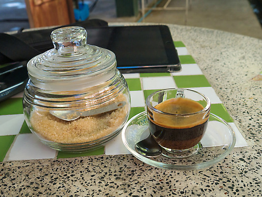 포토 JPG 해외이미지 커피 음료 탁자 검은배경 아침 콩 사람없음 목재 컵 갈색 검은색 거품 카페 머그컵 신선 뜨거움 액체 닫기 맛 아침식사 정상 수증기 낟알 컵받침 유기농 아로마 향 카페테리아 에스프레소 단절 라떼 바이오 백자 카페인 필터 해외202004 해외포토 주간 나무 식기 웰빙 컬러 가구 백그라운드 컨셉 재료 모션 곡류 상점 식사 도자기 받침대 파일형식 이미지허브