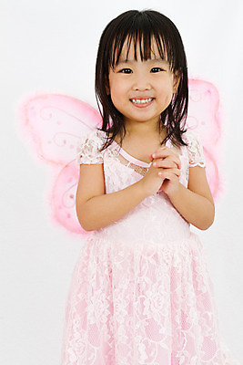 포토 JPG 해외이미지 드레스 여자 행복 어린이 분홍색 나비 날개 휴가 천사 요정 한명 미소 사람 동양인 평화 중국 희망 기쁨 꿈 기도 표현 인사 달콤 작음 소원 공상 말레이시아 결백 천진난만 몽환 해외202004 해외포토 1 옷 감정 아시아 컬러 곤충 컨셉 표정 인종 예절 맛 크기 파일형식 이미지허브