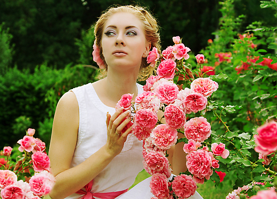 포토 JPG 해외이미지 식물 공원 여자 꽃잎 꽃 행복 얼굴 분홍색 꽃다발 꽃무늬 밭 자연 휴가 한명 미소 풍경 이벤트 야외 초록색 여름 컬러풀 농장 장미 환경 정원 봄 벚꽃 나뭇가지 우아함 자주색 원예 냄새 화단 강렬 해외202004 해외포토 나무 1 계절 공공시설 감정 컬러 컨셉 무늬 농업 표정 사람 취미 신체부위 생태계 파일형식 이미지허브