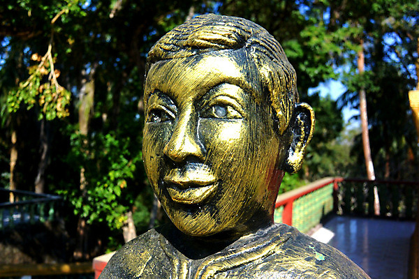 포토 JPG 해외이미지 전통 외관 아시아 종교 문화 아들 어린이 조각 여행 불교 건축양식 태국 미술 동양인 소년 사람없음 빨간색 초록색 컬러풀 조각상 숫자 노란색 여행객 믿음 탑 기도 사찰 황금 승려 명상 신성 신화 수도원 천연기념물 숭배 신앙심 전설 해외202004 해외포토 문자 건축물 남자 건축 감정 나라 컬러 가족 종교건축 문화예술 사람 인종 조형물 성직자 파일형식 이미지허브