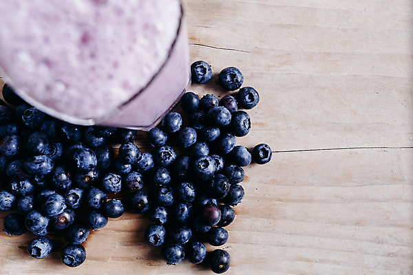 포토 JPG 해외이미지 라이프스타일 열매 음료 음식 백그라운드 과일 유리 탁자 딸기 건강 사람없음 목재 보라색 주스 우유 에너지 물방울 신선 칵테일 달콤 매끈함 혼합 갈증 블루베리 요거트 쉐이크 떨림 단백질 스무디 해외202004 해외포토 나무 식물 컬러 가구 재료 모션 재질 유제품 주류 생활 감각 맛 영양소 파일형식 이미지허브