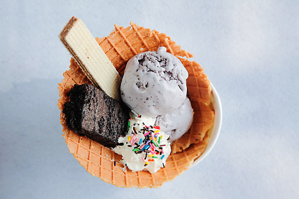 포토 JPG 해외이미지 접시 열매 음식 분홍색 백그라운드 과일 재료 공 딸기 아이스크림 디저트 사탕 사람없음 컵 과자 케이크 초콜릿 얼음 추위 흰색 대접 신선 사발 달콤 맛 상품 정상 설탕 뿌리기 크림 국자 일요일 원뿔 와플 고립 바닐라 브라우니 젤라또 채찍 해외202004 해외포토 자연요소 도형 식물 식기 컬러 컨셉 모션 주방용품 사기그릇 요일 파일형식 이미지허브