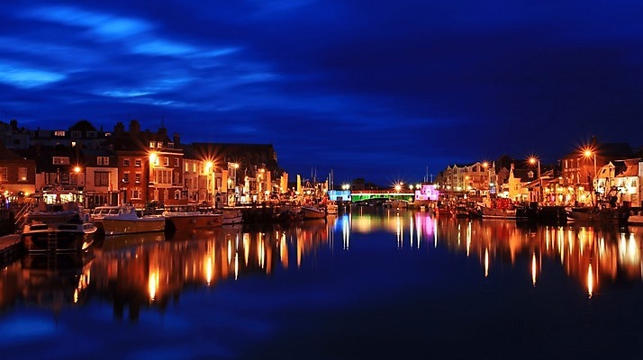 포토 JPG 해외이미지 구름 외관 유럽 바다 요트 건축양식 교통시설 하늘 호텔 낚시 잉글랜드 거리 항해 풍경 사람없음 물 파란색 반사 항구 침묵 황혼 새벽 보트 저녁 방파제 함선 해외202004 해외포토 자연요소 공공시설 건축 나라 컬러 교통 배_교통 숙소 레저 영국 소리 일몰 야간 시설 파일형식 이미지허브