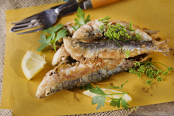 포토 JPG 해외이미지 포크 실내 사람없음 튀김 나이프 레몬 과일조각 멸치 앤초비 해외202004 해외포토 식기 음식 조각 과일 어류 내부 칼 파일형식 이미지허브