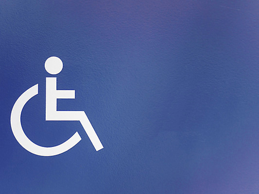 포토 JPG 해외이미지 디자인 백그라운드 의자 간판 건강 사람없음 파란색 정보 바퀴 장애인 심볼 사인 휠체어 장애 해외202004 해외포토 컬러 가구 파일형식 이미지허브