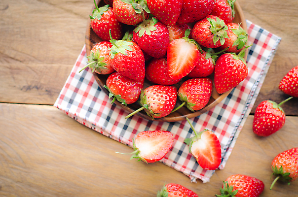 포토 JPG 해외이미지 접시 계절 열매 음식 백그라운드 잎 농업 다이어트 과일 재료 자연 탁자 딸기 디저트 건강 요리 사람없음 목재 빨간색 초록색 컬러풀 갈색 봄 수확 시골 신선 사발 달콤 아침식사 정상 먹기 책상 유기농 내추럴 숙성 채식주의자 해외202004 해외포토 나무 식물 식기 웰빙 산업 컬러 가구 모션 식사 사기그릇 맛 생태계 채식 파일형식 이미지허브