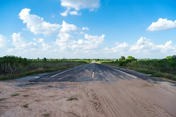 포토 JPG 해외이미지 도로 교통시설 자연 하늘 거리 경고 사람없음 블록 운전 죽음 떨어짐 위험 장애물 종료 해외202004 해외포토 길 교통 컨셉 모션 시설 생태계 파일형식 이미지허브