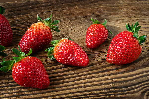 포토 JPG 해외이미지 열매 음식 백그라운드 잎 다이어트 과일 자연 탁자 딸기 디저트 건강 사람없음 목재 빨간색 초록색 여름 갈색 수확 시골 신선 그룹 달콤 맛 유기농 내추럴 고립 숙성 해외202004 해외포토 나무 식물 웰빙 계절 컬러 가구 컨셉 농업 재료 생태계 파일형식 이미지허브