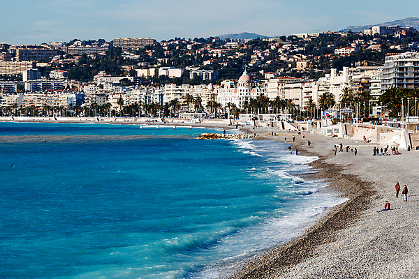 포토 JPG 해외이미지 영어 유럽 바다 여행 하늘색 하늘 호텔 지붕 휴가 휴식 산 거리 주택 안테나 손바닥 풍경 사람없음 건물 물 여름 파란색 도시풍경 컬러풀 수영 산책로 프랑스 도시 만 지중해 만족 휴양지 타운 남쪽 프랑스어 옛날 터키석 프로방스 해외202004 해외포토 자연요소 문자 건축물 손 계절 감정 나라 길 컬러 컨셉 통신 숙소 장소 수상스포츠 보석 방향 파일형식 이미지허브