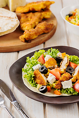 포토 JPG 해외이미지 접시 음식 빵 백그라운드 잎 토마토 채소 피망 치즈 패스트푸드 샌드위치 건강 육류 옥수수 요리 사람없음 가로 검은색 식사 저녁식사 치킨 샐러드 튀김 덮개 흰색 맛 정크푸드 상추 준비 올리브 매움 슬라이스 점심식사 해외202004 해외포토 식물 식기 열매 컬러 컨셉 식재료 유제품 곡류 뚜껑 인스턴트 닭고기요리 파일형식 이미지허브