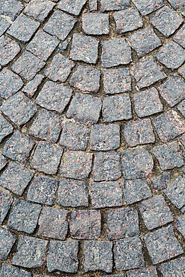 포토 JPG 해외이미지 모양 도로 길 백그라운드 패턴 포장 건축양식 표면 추상 벽돌 거리 바닥 프레임 사람없음 야외 건물 줄무늬 블록 회색 조약돌 도시 거친 보행자 오솔길 가득함 타일 오브젝트 질감 정사각형 장면 구식 옛날 조언 줄서기 특별함 화강암 해외202004 해외포토 도형 건축물 건축 컬러 컨셉 무늬 교통시설 모션 암석 돌_바위 파일형식 이미지허브
