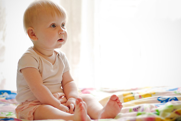 포토 JPG 해외이미지 모델 딸 행복 얼굴 어린이 자연 놀이 미래 새로움 건강 한명 웃음 사람 앉기 파란색 흰색 아기 신생아 오픈 입 달콤 작음 부드러움 세대 돌봄 해외202004 해외포토 1 감정 컬러 컨셉 가족 모션 표정 신체부위 감각 맛 크기 생태계 파일형식 이미지허브