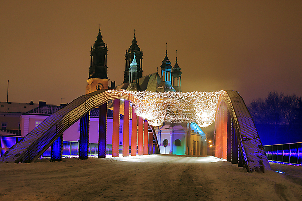 포토 JPG 해외이미지 종교 크리스마스 겨울 건축양식 조명 사람없음 야외 장식 가로 파란색 빛 성당 교회 추위 도시 센터 야간 저녁 12월 장면 광택 타운 폴란드 옛날 스타일 해외202004 해외포토 자연요소 계절 기념일 건축 유럽 컬러 종교건축 건물 날짜 파일형식 이미지허브