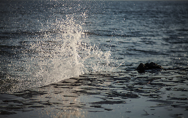 포토 JPG 해외이미지 물결 파도 바다 포즈 신발 모션 자연 조류 바람 풍경 사람없음 야외 물 여름 어둠 힘 거품 바위 물방울 거친 액체 떨어짐 위험 지중해 그리스 분무기 폭풍 때리기 폭풍우 힘찬 해외202004 해외포토 자연요소 동물 계절 유럽 컨셉 날씨 돌_바위 비_날씨 자연재해 생태계 파일형식 이미지허브