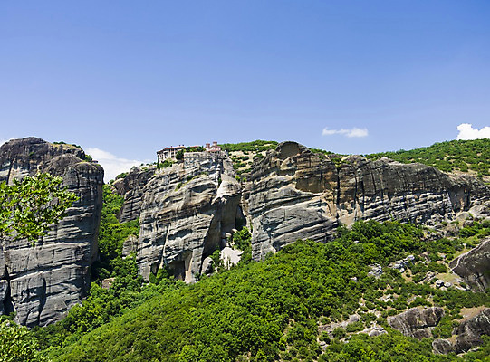 포토 JPG 해외이미지 전통 기독교 종교 문화 여행 건축양식 자연 산 풍경 경사 사람없음 야외 건물 여름 교회 여행객 계곡 바위 영혼 역사 재산 정상 유성 땅 그리스 개성 수도원 그리스인 옛날 웅장함 절정 해외202004 해외포토 서양인 건축물 계절 건축 유럽 종교건축 사람 금융 돌_바위 생태계 파일형식 이미지허브