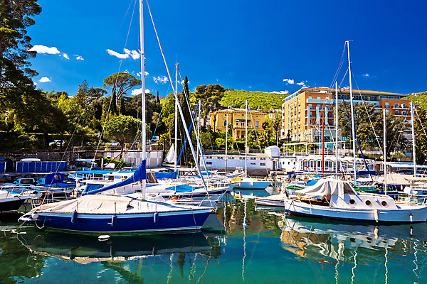포토 JPG 해외이미지 바다 요트 건축양식 하늘 호텔 휴가 거리 항해 손바닥 풍경 해변 사람없음 건물 초록색 물 여름 파란색 항구 일몰 산책로 바위 도시 만 보트 보행자 역사 고급 지중해 타운 크로아티아 옛날 터키석 해외202004 해외포토 자연요소 건축물 손 계절 건축 유럽 길 컬러 컨셉 배_교통 교통시설 숙소 노을 돌_바위 보석 파일형식 이미지허브