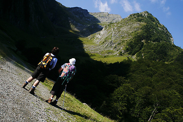 포토 JPG 해외이미지 공원 여자 남자 스포츠 가족 자연 산 함께함 사랑 풍경 성인 사람없음 야외 하이킹 해외202004 해외포토 공공시설 감정 컨셉 관계 레저 사람 생태계 파일형식 이미지허브