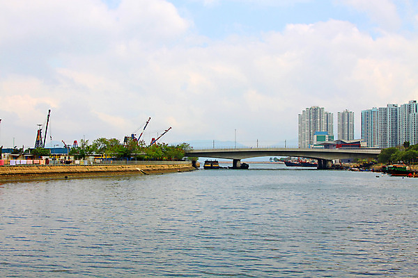 포토 JPG 해외이미지 구름 외관 산업 도로 바다 건축양식 교통시설 하늘 아침 날씨 거리 풍경 사람없음 야외 건물 세로 물 여름 파란색 강 반사 어둠 안개 가을 흰색 도시 만 보트 고속도로 러시아 장면 지역 홍콩 스카이라인 네비게이션 구성 철강 해외202004 해외포토 주간 자연요소 건축물 계절 건축 유럽 길 컬러 교통 배_교통 중국 시설 파일형식 이미지허브