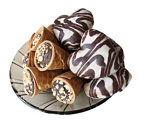 포토 JPG 해외이미지 음식 디저트 사람없음 장식 케이크 초콜릿 마음 삼각형 달콤 두루마리 뿌리기 밀가루 와플 부스러기 페스츄리 해외202004 해외포토 도형 빵 모션 맛 가루 파일형식 이미지허브