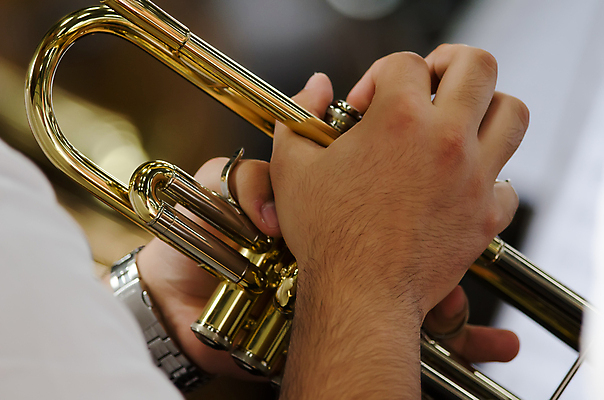 포토 JPG 해외이미지 손 음악 놀이 열쇠 바람 미술 사람없음 금속 쪽지 소리 콘서트 공연 음악가 기구 악단 황금 트럼펫 재즈 오케스트라 교향곡 놋쇠 마우스피스 멜로디 뮤지컬 세련 해외202004 해외포토 자연요소 직업 재질 날씨 문화예술 이벤트 신체부위 금관악기 파일형식 이미지허브