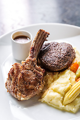 포토 JPG 해외이미지 음식 채소 부분 감자 파프리카 건강 육류 스테이크 요리 사람없음 식당 요리사 식사 저녁식사 당근 신선 바 뜨거움 중앙 그릴 바비큐 굽기 먹기 메인 향신료 매움 양고기 로즈메리 쪽파 스타일링 앙트레 해외202004 해외포토 직업 식재료 모션 주방용품 뿌리채소 서양음식 상점 맛 구이 허브 파 향미료 파일형식 이미지허브