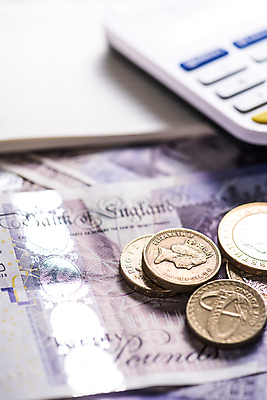 포토 JPG 해외이미지 백그라운드 컨셉 돈 비즈니스 성공 영국 사람없음 금융 쌓기 동전 성장 변화 시장 재산 황금 주식 연도 심볼 투자 이익 파운드 수익 대출 빚 세금 수입 과세 비용 해외202004 해외포토 유럽 모션 경제 파일형식 이미지허브