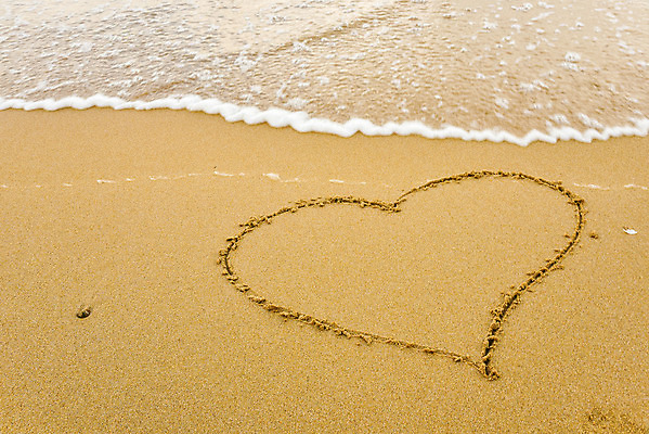 포토 JPG 해외이미지 모양 모래 파도 바다 여행 결혼 백그라운드 컨셉 자연 휴가 발렌타인데이 사랑 사람없음 야외 물 태양 하트 심볼 그림 내추럴 해외202004 해외포토 자연요소 감정 데이이벤트 이벤트 생태계 파일형식 이미지허브