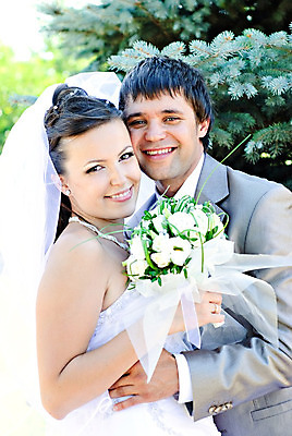 포토 JPG 해외이미지 백인 라이프스타일 커플 드레스 여자 남자 꽃 행복 꽃다발 결혼 2 신혼부부 결혼식 함께함 사랑 미소 사람 야외 두명 여름 장미 축하 반지 아내 가운 부드러움 베일 해외202004 해외포토 서양인 식물 부부 옷 계절 감정 컨셉 장신구 관계 표정 이벤트 생활 감각 신혼 파일형식 이미지허브