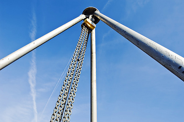 포토 JPG 해외이미지 백그라운드 하늘 함께함 자물쇠 안전 사람없음 파란색 노란색 금속 힘 자유 은색 연결 접속 방향 심볼 묘사 오브젝트 부식 보안 삼각대 대각선 도르래 줄서기 철강 통일 해외202004 해외포토 선 컬러 컨셉 모션 재질 파일형식 이미지허브