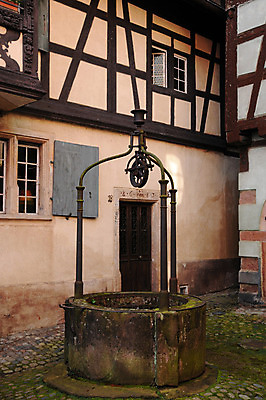 포토 JPG 해외이미지 건축양식 주택 사람없음 관광지 프랑스 역사 재산 그림 옛날 해외202004 해외포토 건축 유럽 여행 건물 금융 파일형식 이미지허브