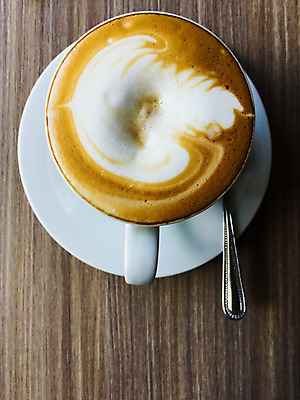 포토 JPG 해외이미지 커피 음료 음식 백그라운드 컨셉 자연 유리 탁자 아침 콩 따뜻함 그림자 미술 사람없음 목재 컵 물 햇빛 갈색 숟가락 검은색 거품 카페 우유 머그컵 추위 흰색 뜨거움 아침식사 설탕 굽기 컵받침 크림 아로마 카푸치노 강렬 단절 라떼 카페인 해외202004 해외포토 주간 자연요소 나무 식기 컬러 가구 재료 재질 문화예술 유제품 곡류 수저 태양 상점 식사 구이 받침대 생태계 파일형식 이미지허브