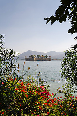 포토 JPG 해외이미지 전통 아시아 문화 호수 분홍색 여행 건축양식 휴가 주택 미술 사람없음 건물 물 반사 궁전 화려 성 역사 재산 인도인 아치 사암 천연기념물 전국 힌두교 해외202004 해외포토 자연요소 외국인 건축물 건축 나라 종교 컬러 컨셉 고건축 문화예술 동양인 금융 돌_바위 파일형식 이미지허브