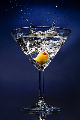 포토 JPG 해외이미지 한잔 사람없음 칵테일 올리브 액체표현 튀는물 스플래쉬 해외202004 해외포토 1 열매 주류 순간포착 액체 파일형식 이미지허브