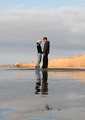 포토 JPG 해외이미지 백인 라이프스타일 커플 여자 남자 행복 바다 2 가족 관계 포옹 자연 남편 함께함 사랑 사람 성인 해변 야외 두명 물 아내 분수 해외202004 해외포토 자연요소 서양인 감정 컨셉 안기 생활 생태계 파일형식 이미지허브