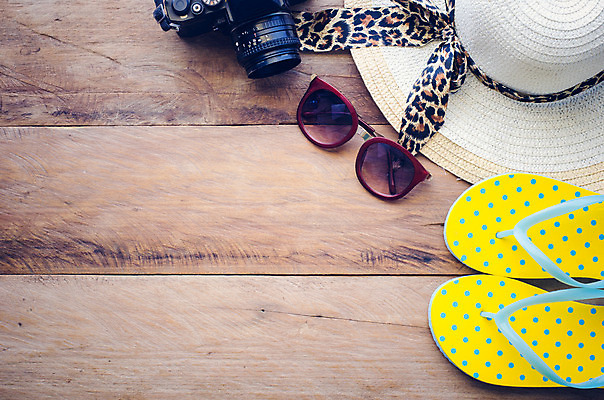 포토 JPG 해외이미지 라이프스타일 디자인 옷 안경 여행 백그라운드 신발 컨셉 지도 장신구 모바일 휴가 사람 사람없음 목재 파란색 스마트폰 선글라스 세계 유행 여행가방 지갑 정상 모험가 스마트 준비 여권 짐싸기 해외202004 해외포토 나무 잡화 컬러 가방 재료 생활 핸드폰 스마트기기 파일형식 이미지허브